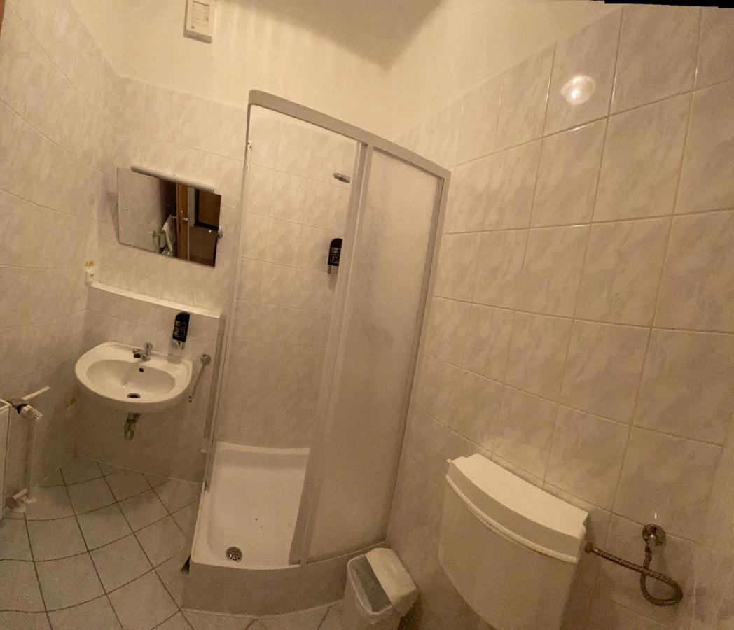 רוז'מברק נאד וויטאבו Rozmberk Inn מראה חיצוני תמונה