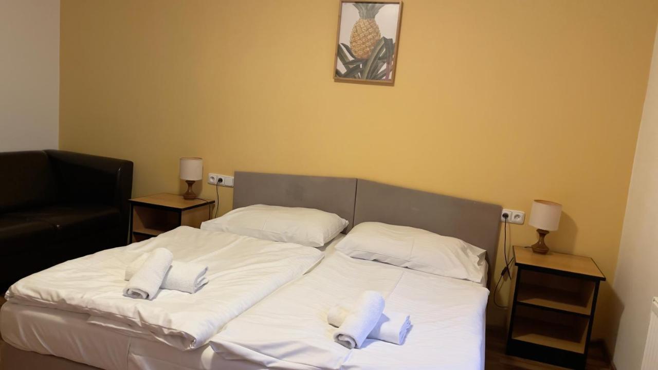 רוז'מברק נאד וויטאבו Rozmberk Inn מראה חיצוני תמונה