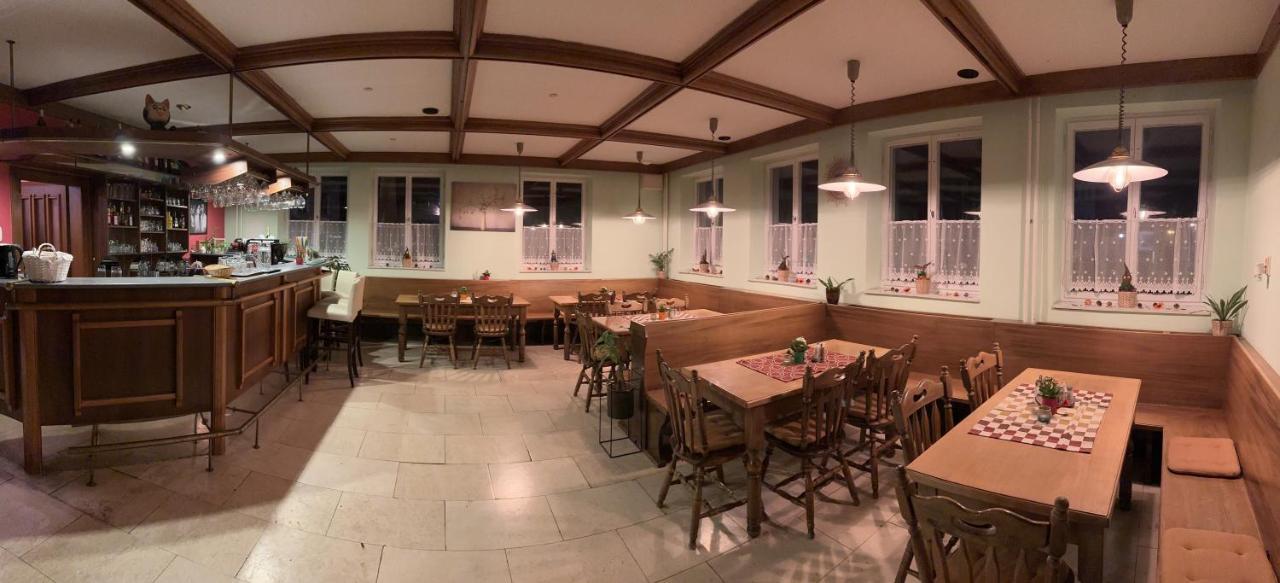 רוז'מברק נאד וויטאבו Rozmberk Inn מראה חיצוני תמונה